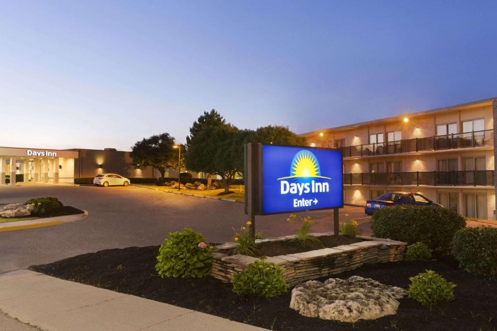 Days Inn by Wyndham London photo 2