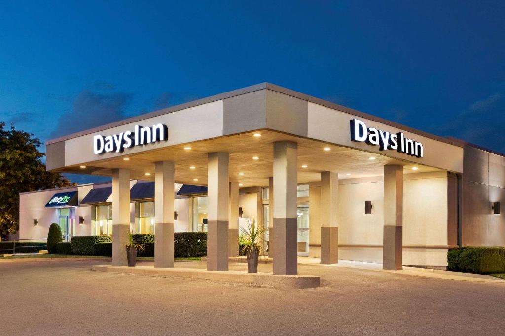 Days Inn by Wyndham London photo 3