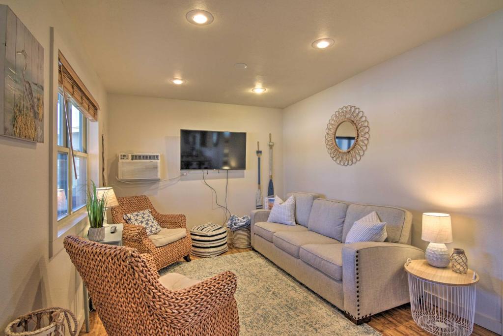 Resort Cabin with Nearby Pool and Lake Access! photo 1