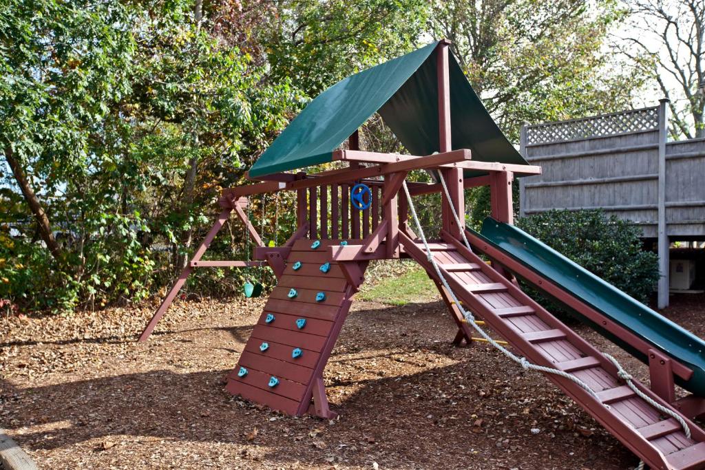 Holly Tree Resort, a VRI resort photo 2