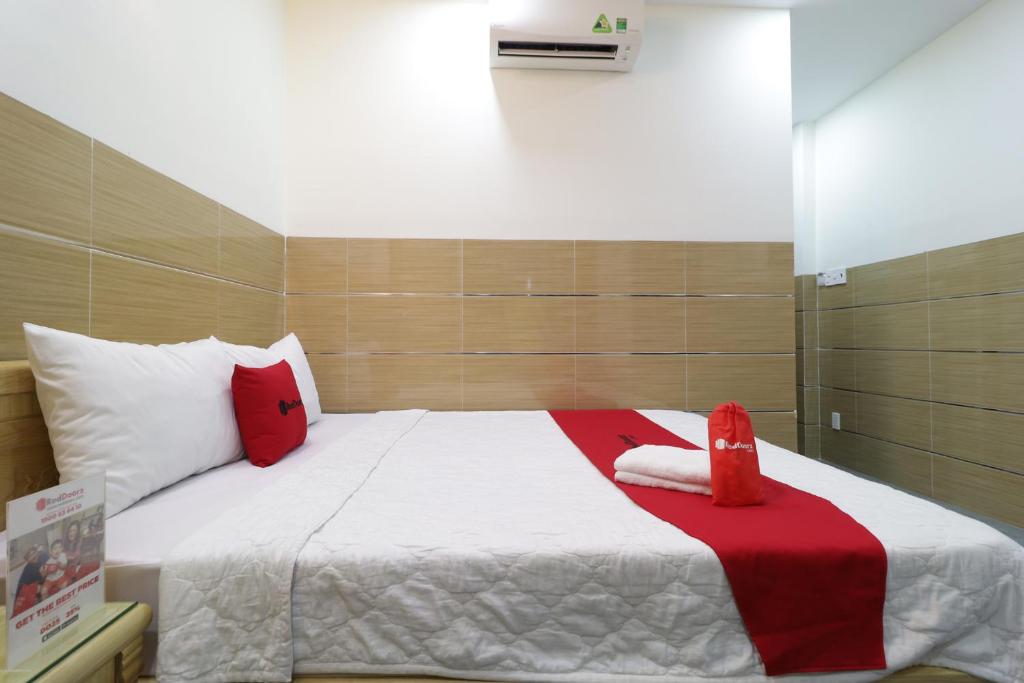 Двухместный (Улучшенный двухместный номер с 1 кроватью), RedDoorz Phan Anh Street