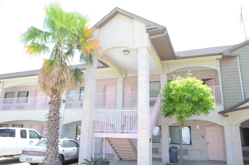 Texan Inn & Suites image