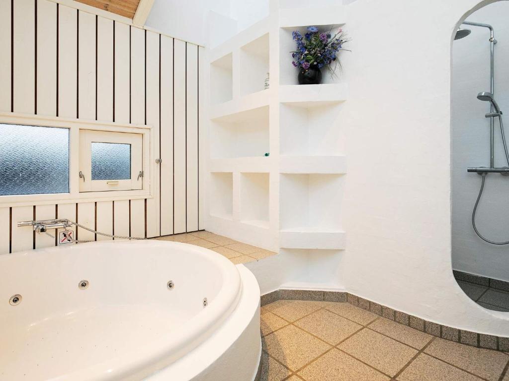 Five-Bedroom Holiday home in Løkken 6 photo 3