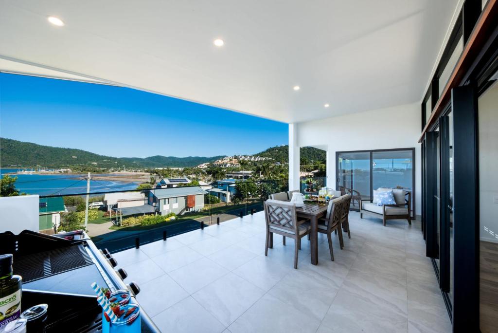 Airlie Bay View photo 1