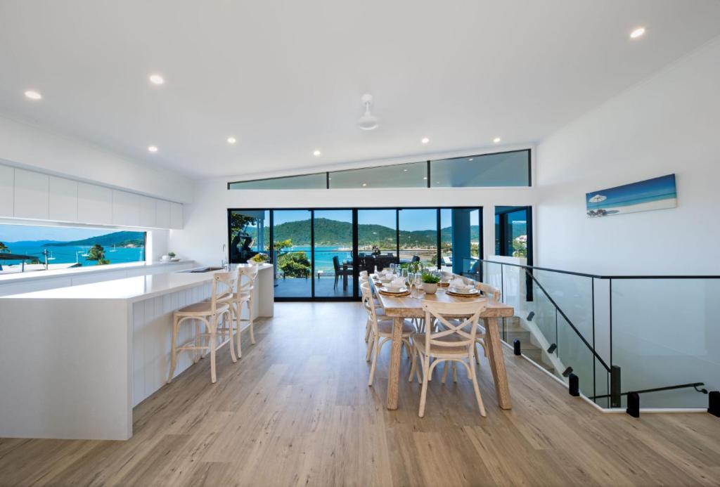 Airlie Bay View photo 3