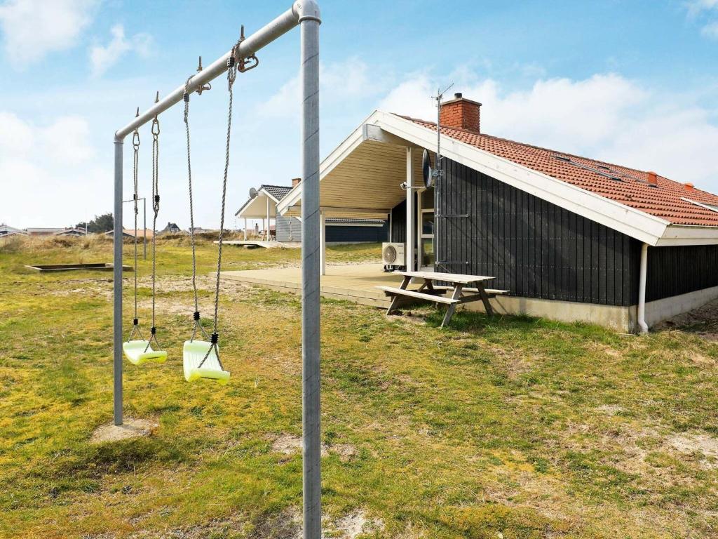 Three-Bedroom Holiday home in Thisted 8 photo 2