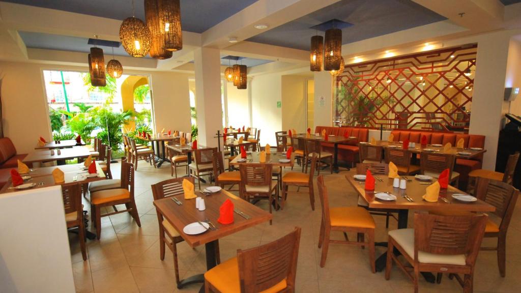Holiday Inn Huatulco, an IHG Hotel photo 2