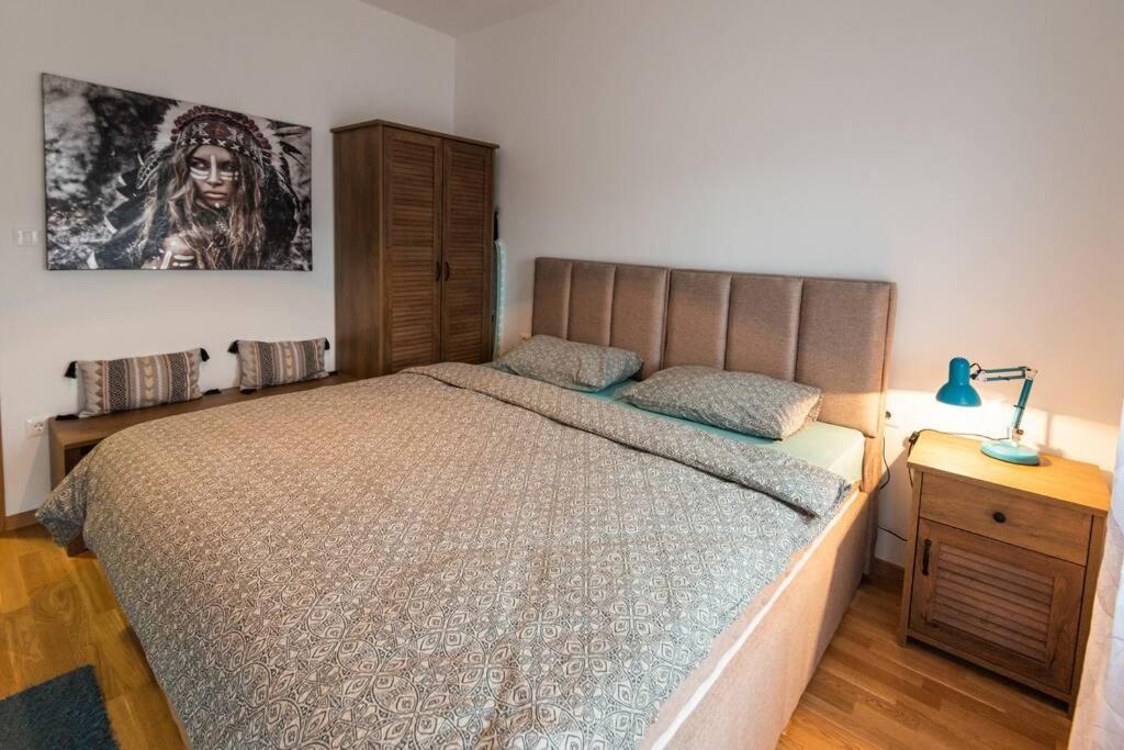 Modern, Bright and Cozy Apartment photo 4