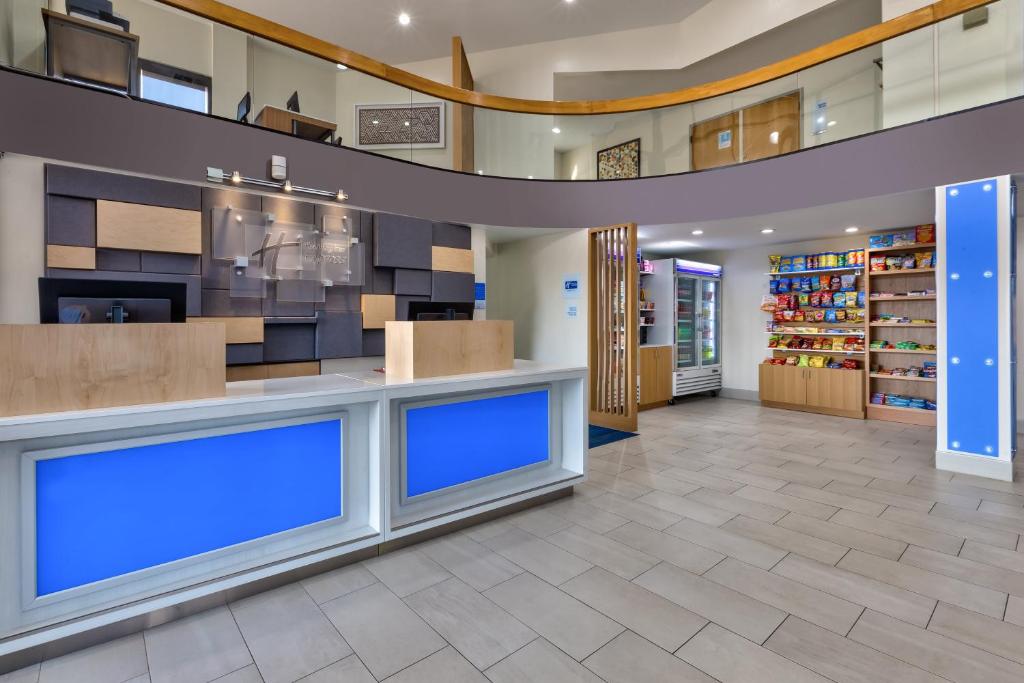 Holiday Inn Express Detroit-Warren/General Motors Technology Center, an IHG Hotel photo 4