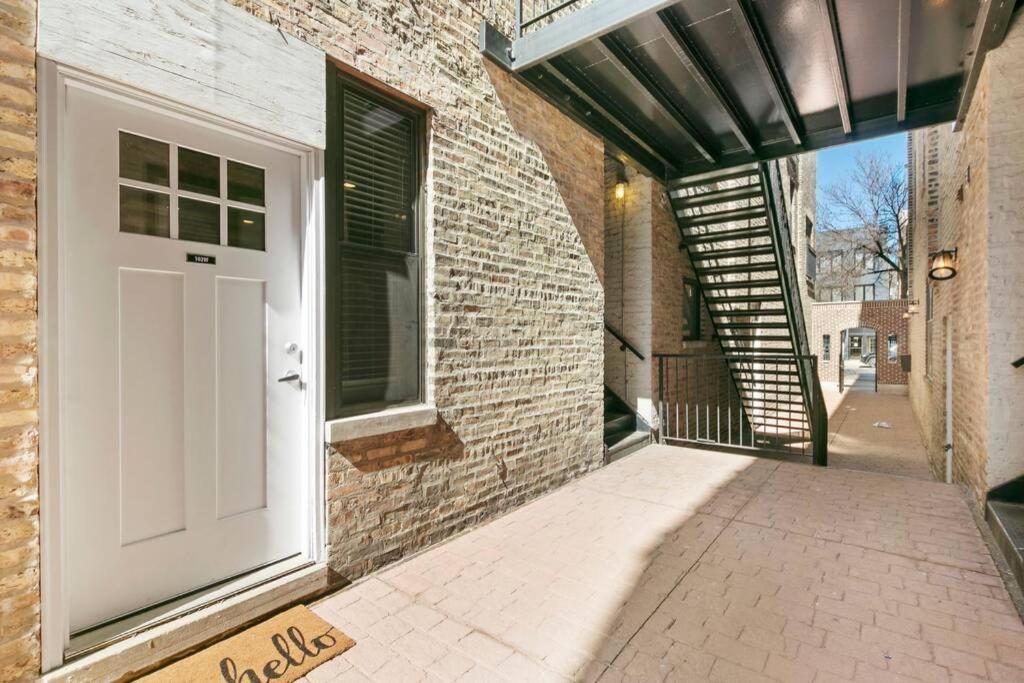 Completely Furnished 2BR Apartment near Shops - Division 102W photo 2