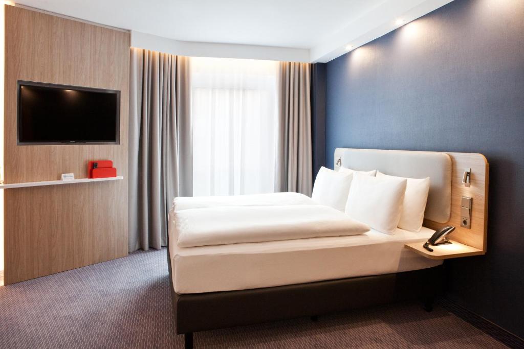 Holiday Inn Express - Offenburg, an IHG Hotel photo 2