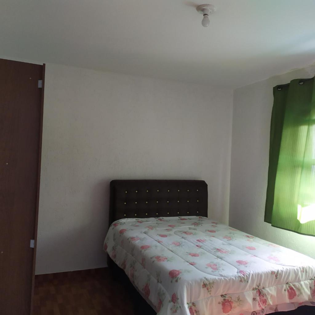 Quarto duplo aconchegante com banheiro privativo, ambiente inteiro photo 1