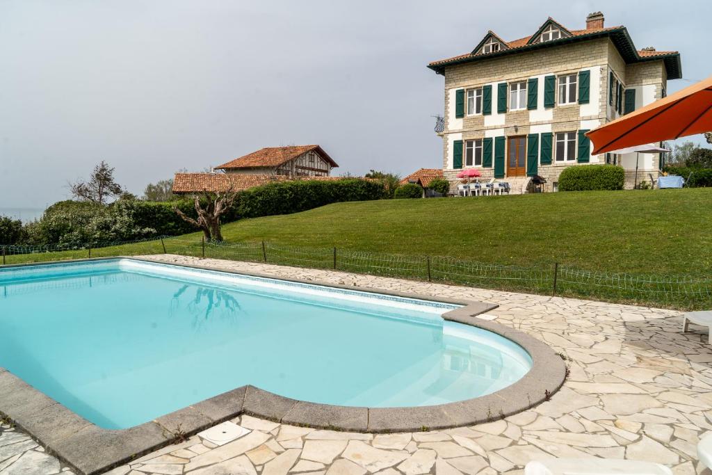 MAISON DE MAITRE PISCINE VUE OCEAN - BIDART photo 4
