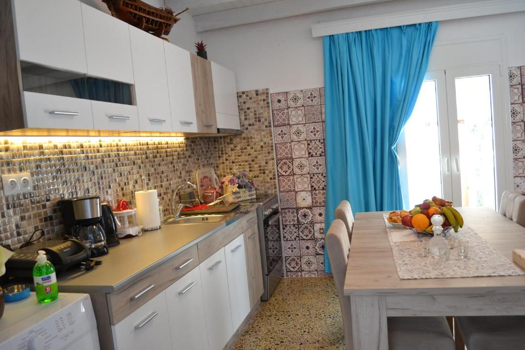 Michalis Captain Home photo 3