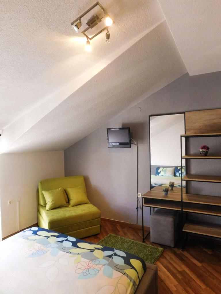 Luxe Apartment photo 2