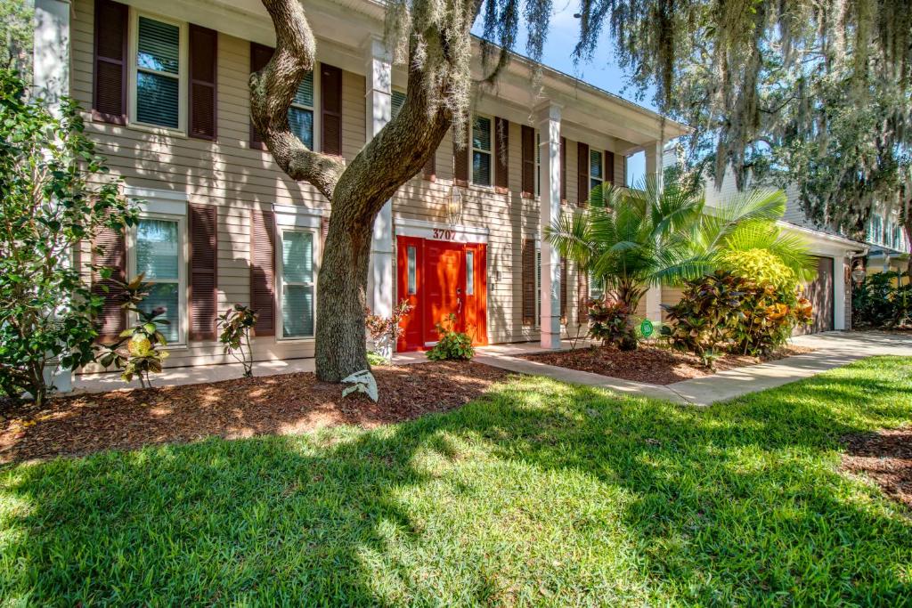 Tampa Bay- Large Pool home- Private Heated Pool! image