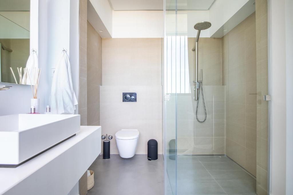 Remarkable 2021-Built Luxury Villa in El Herrojo photo 4