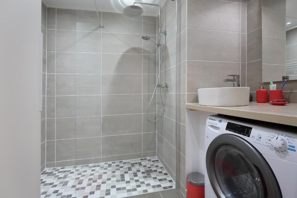 expat renting - Les Oustalous - Piscine - Parking photo 2