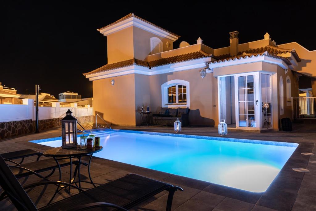 Perfect for family holidays with private pool, near beach and golf- Villa Ashley photo 3