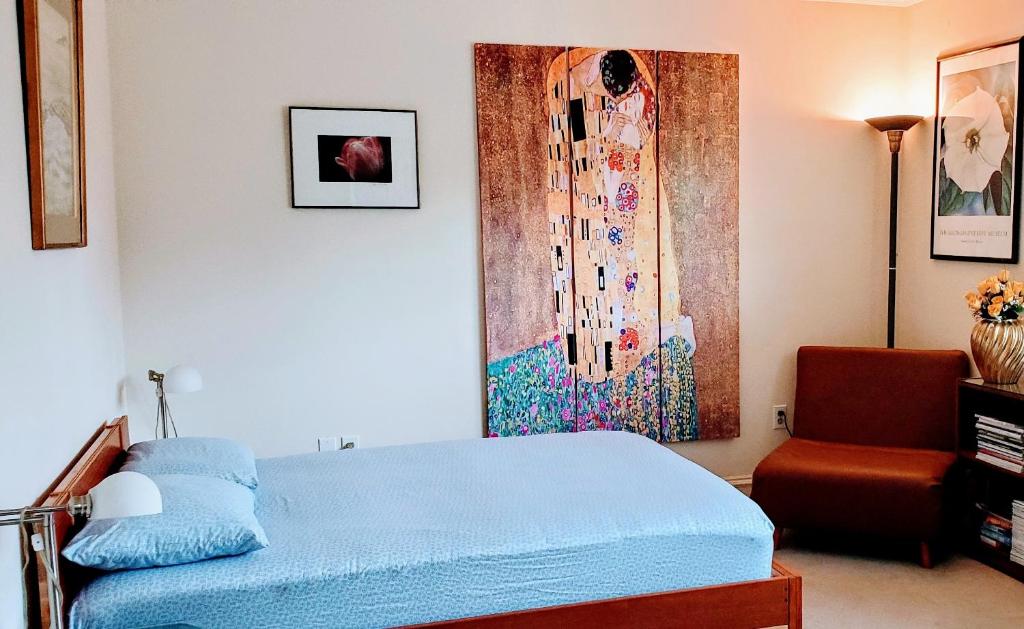 Free Parking on a Private St., Minutes to Georgetown, MedStar Hospital, Georgetown University and more image