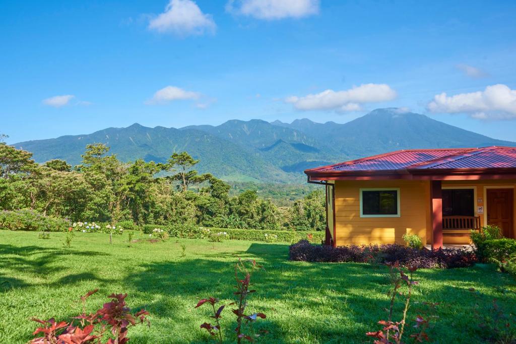 Modern 2 Bedroom Villa - Friendship House - Price shown is for 2 Night Stay photo 3
