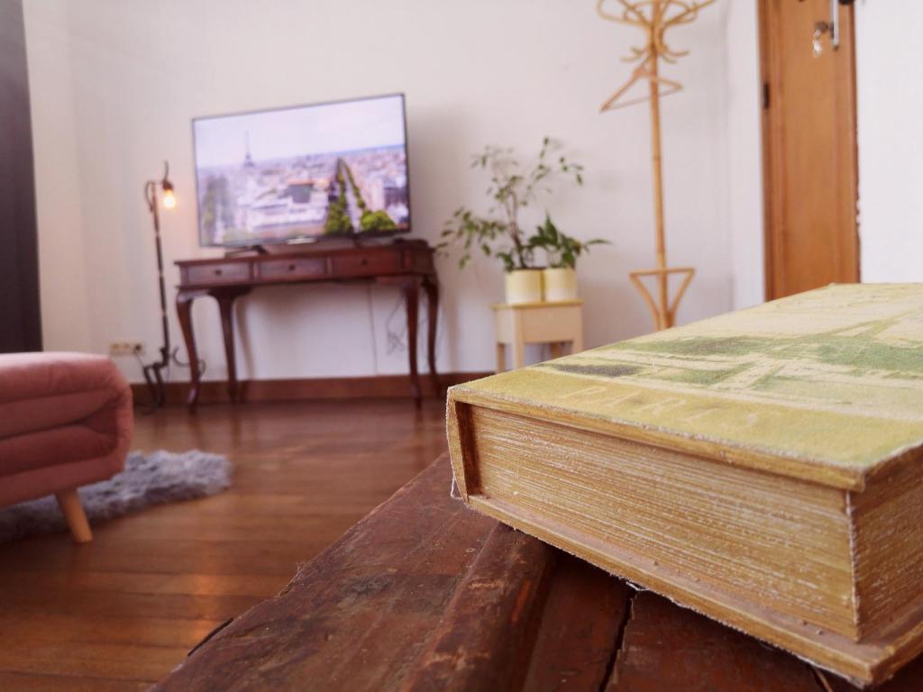 Retro Parisian Apartment - Spacious 75m2 and fully equipped - Fabulous location IN city center photo 4