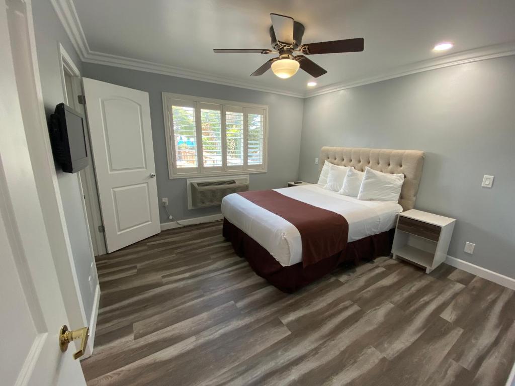 Lone Oak Lodge image