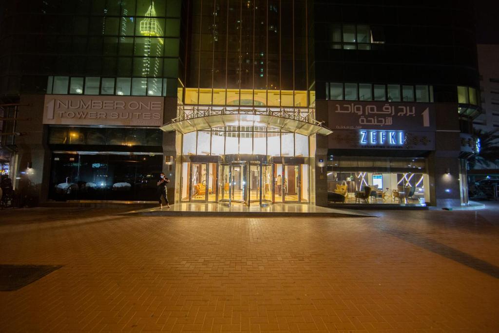 {
  "en-gb": "Number One Tower Suites"
} photo 1