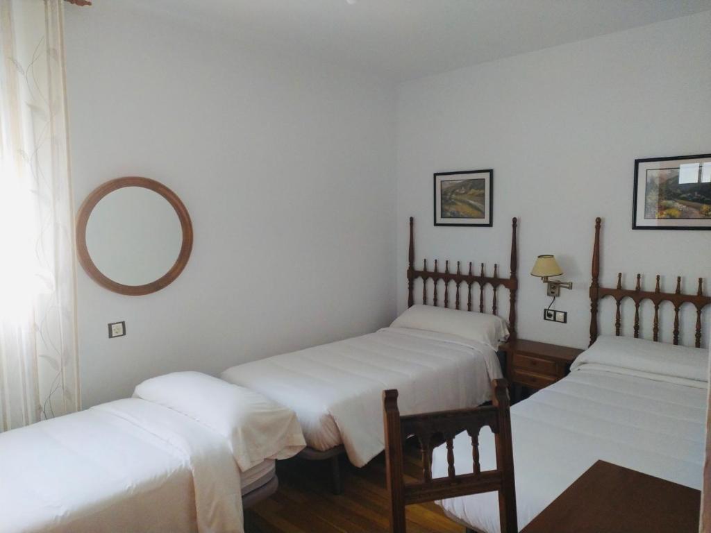 Hostal Pirineos Meliz photo 3