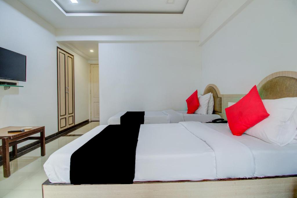 Трехместный (Классический трехместный номер), Capital O 76484 Hotel Balwas International