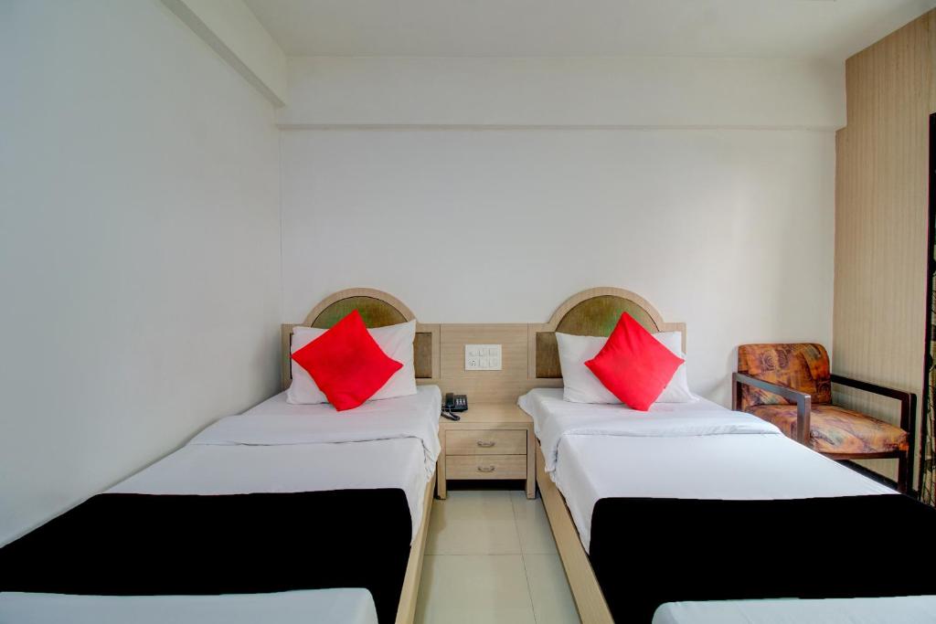 Трехместный (Классический трехместный номер), Capital O 76484 Hotel Balwas International