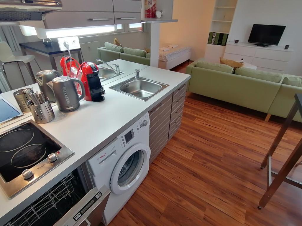Golden Family Apartments photo 3