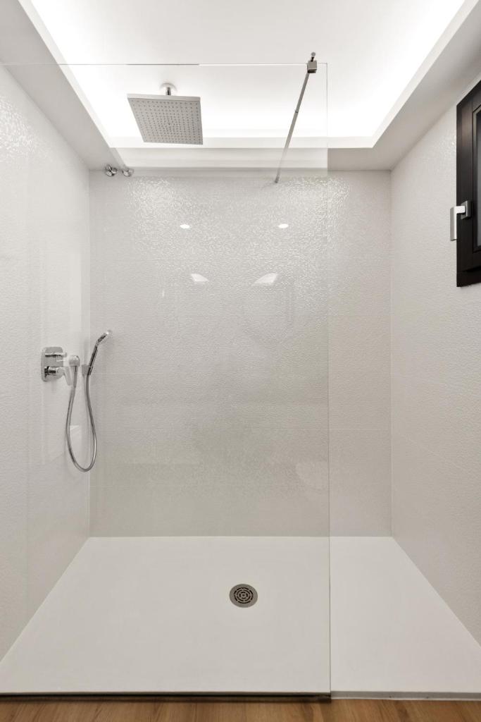 Sunny modern Apartment Perfect located photo 4