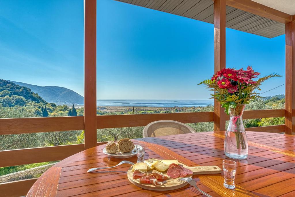 Two Bedroom House with Sea View MAJ photo 3