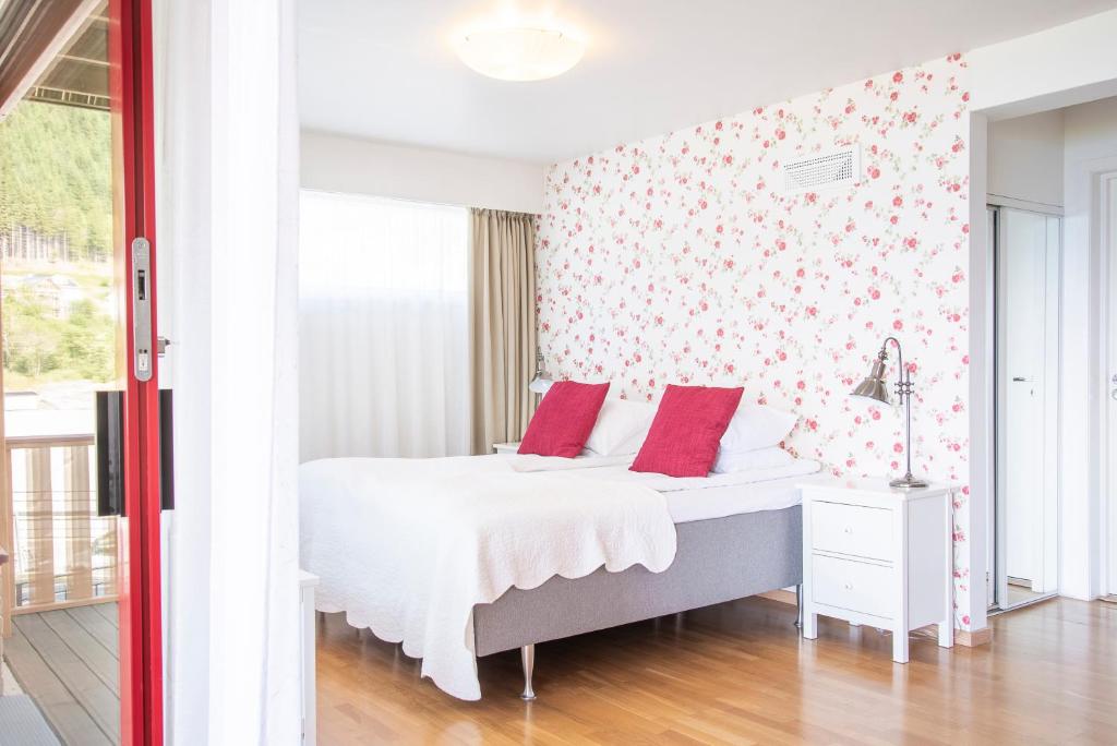 Lavik Fjord Hotel & Apartments photo 2
