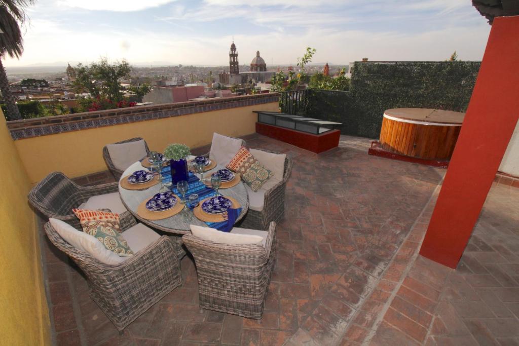 Casa Mia Suites photo 2