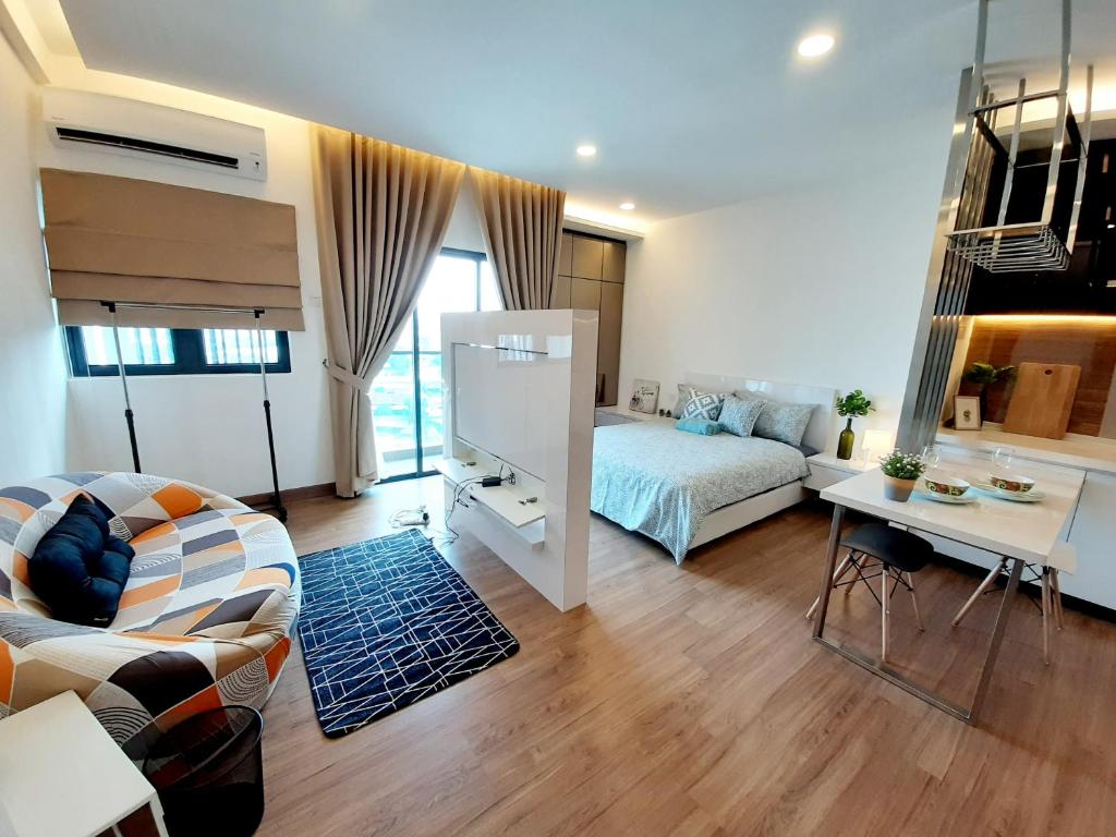 Symphony Tower Studio # 4 with balcony