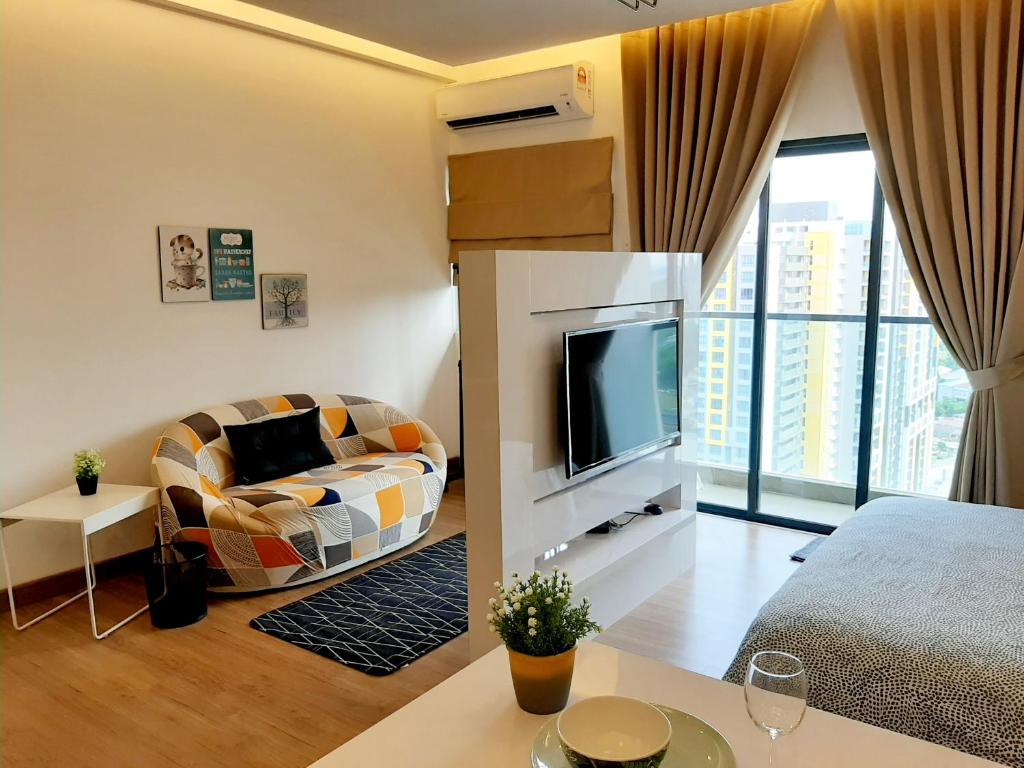 Symphony Tower Studio # 4 with balcony photo 3