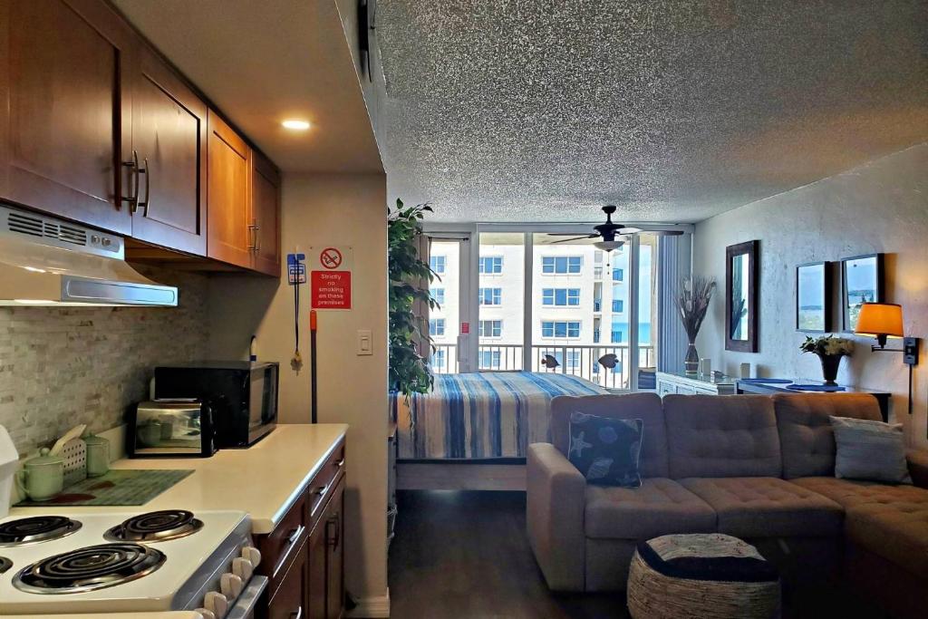 Pirates Cove Condo Unit #704 photo 2