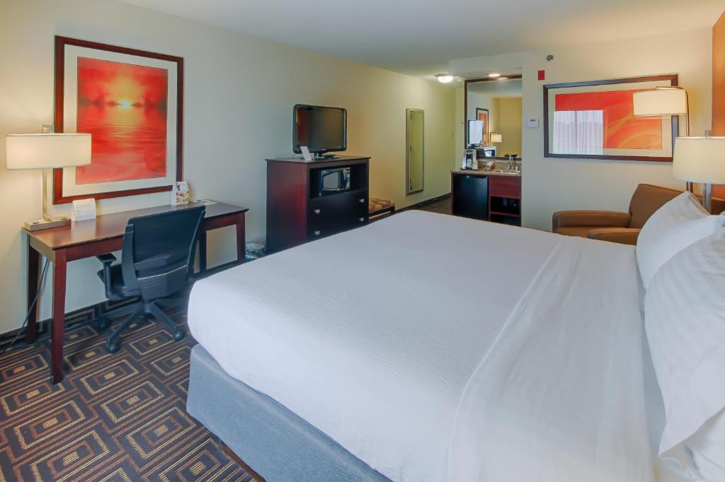 Holiday Inn Knoxville West - Cedar Bluff, an IHG Hotel photo 4