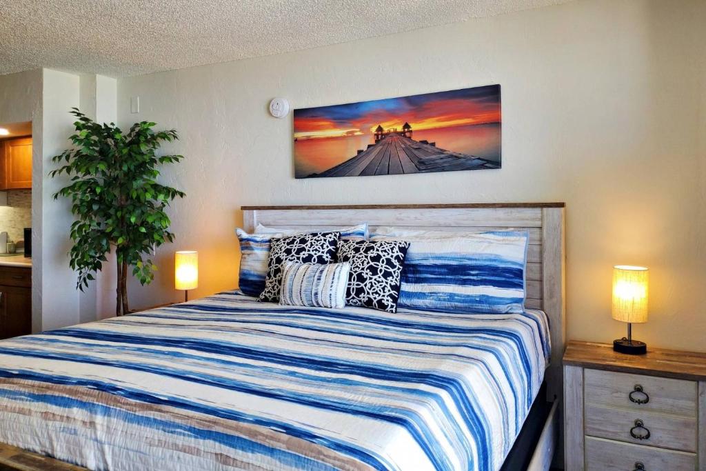 Pirates Cove Condo Unit #704 photo 3