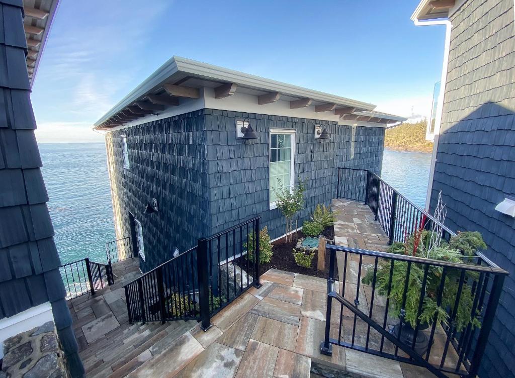 SookePoint Ocean Cottage Resort photo 1