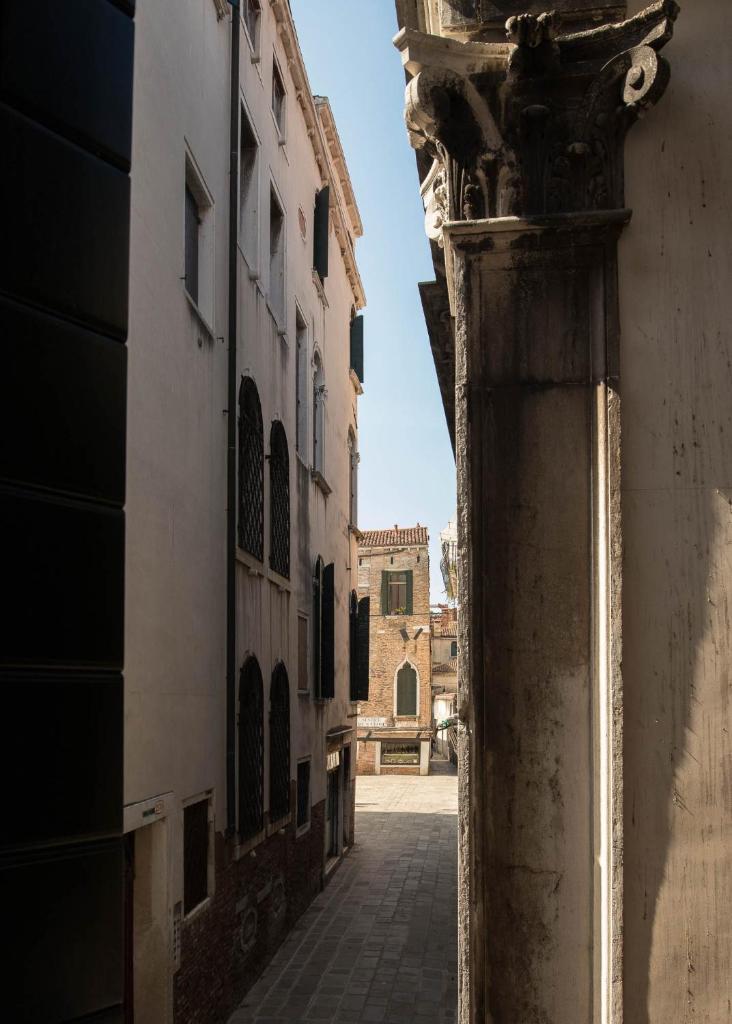 Corte del Tintor Apartments - Tap to explore photos
