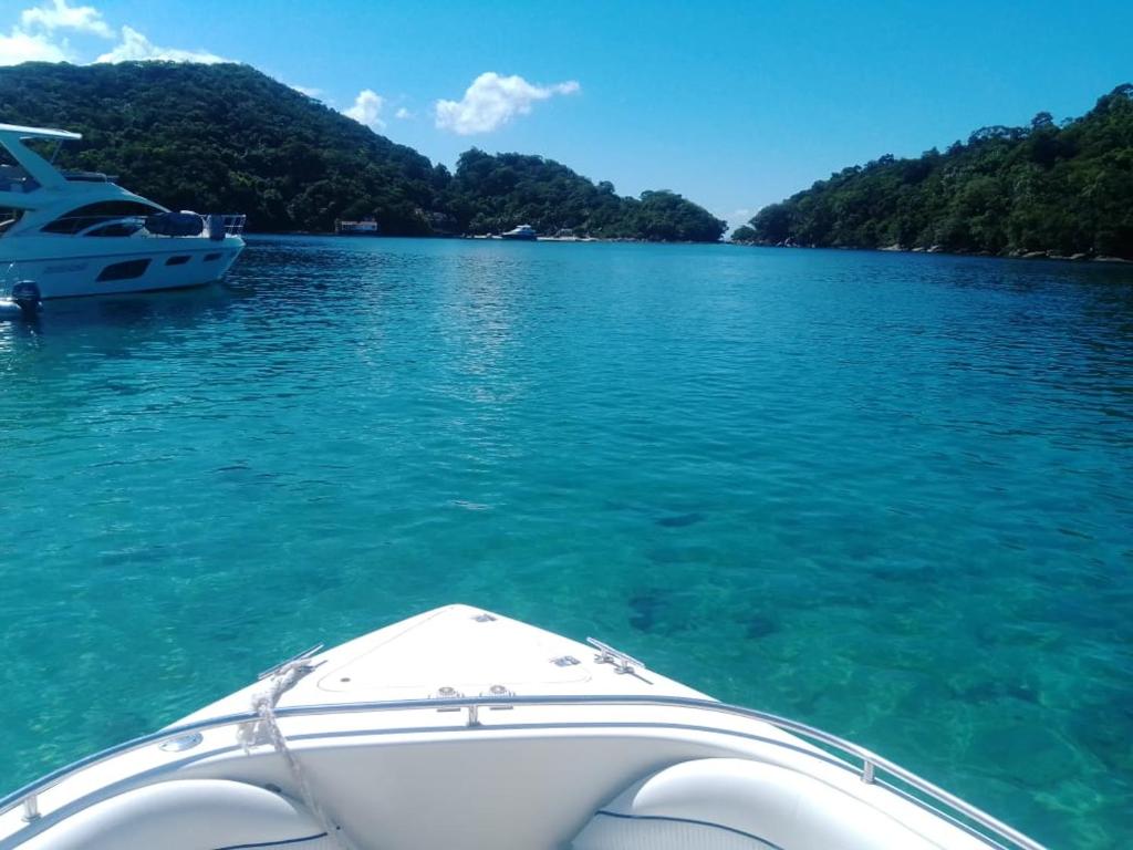Passeios de lancha em Angra dos Reis photo 1