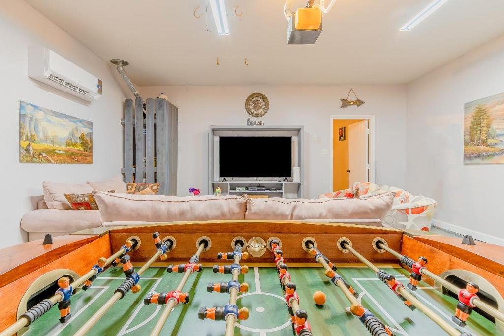 Newly Renovated Home with Spacious Interior & Backyard Pool - Perfect for Families! photo 2