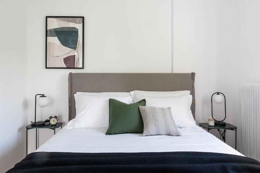Splendid 3BR Apartment close to Olympic Stadium - Tap to explore photos