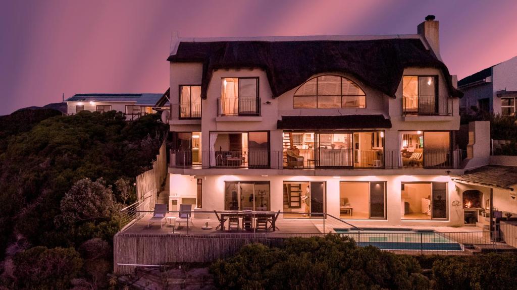 Whale Huys Luxury Oceanfront Eco Villa photo 1