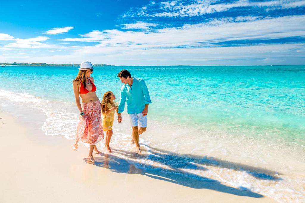 Walk to the Beach at Sunny Isles image