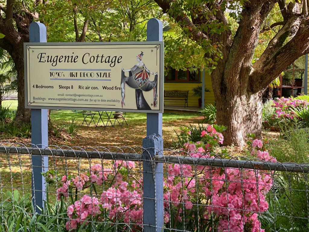 Eugenie Cottage 1930s Art Deco photo 1