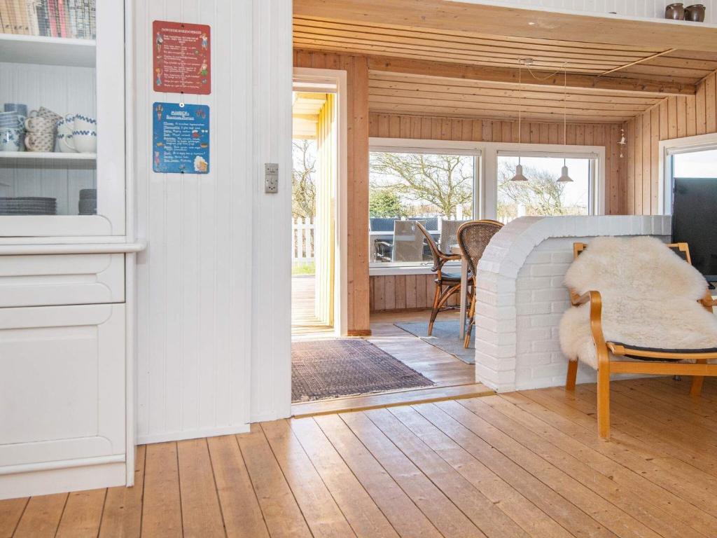 Three-Bedroom Holiday home in Ringkøbing 11 photo 4
